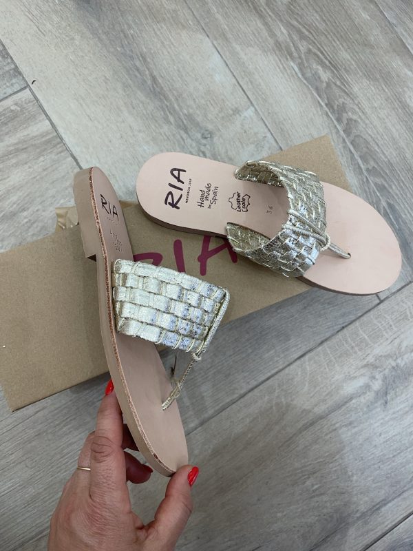 RIA 40704 TRENZA SOFT NUDE CREP CORAZONES CARAMELO