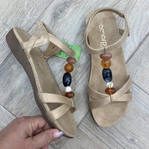 AMARPIES AKO28550 SANDALIA CONFORT TIRA PIEDRAS CAMEL