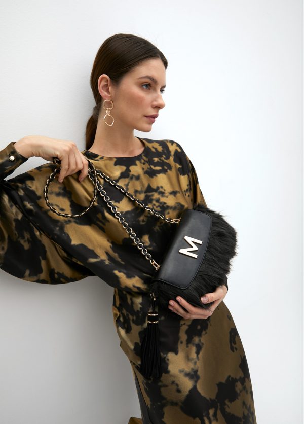 LOLA CASADEMUNT Bandolera pelo con solapa efecto piel NEGRO MF2504007 - Imagen 3