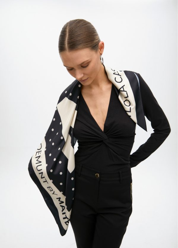 LOLA CASADEMUNT Pañuelo estampado topitos y gran M NEGRO-CRUDO MF2507002 - Imagen 2
