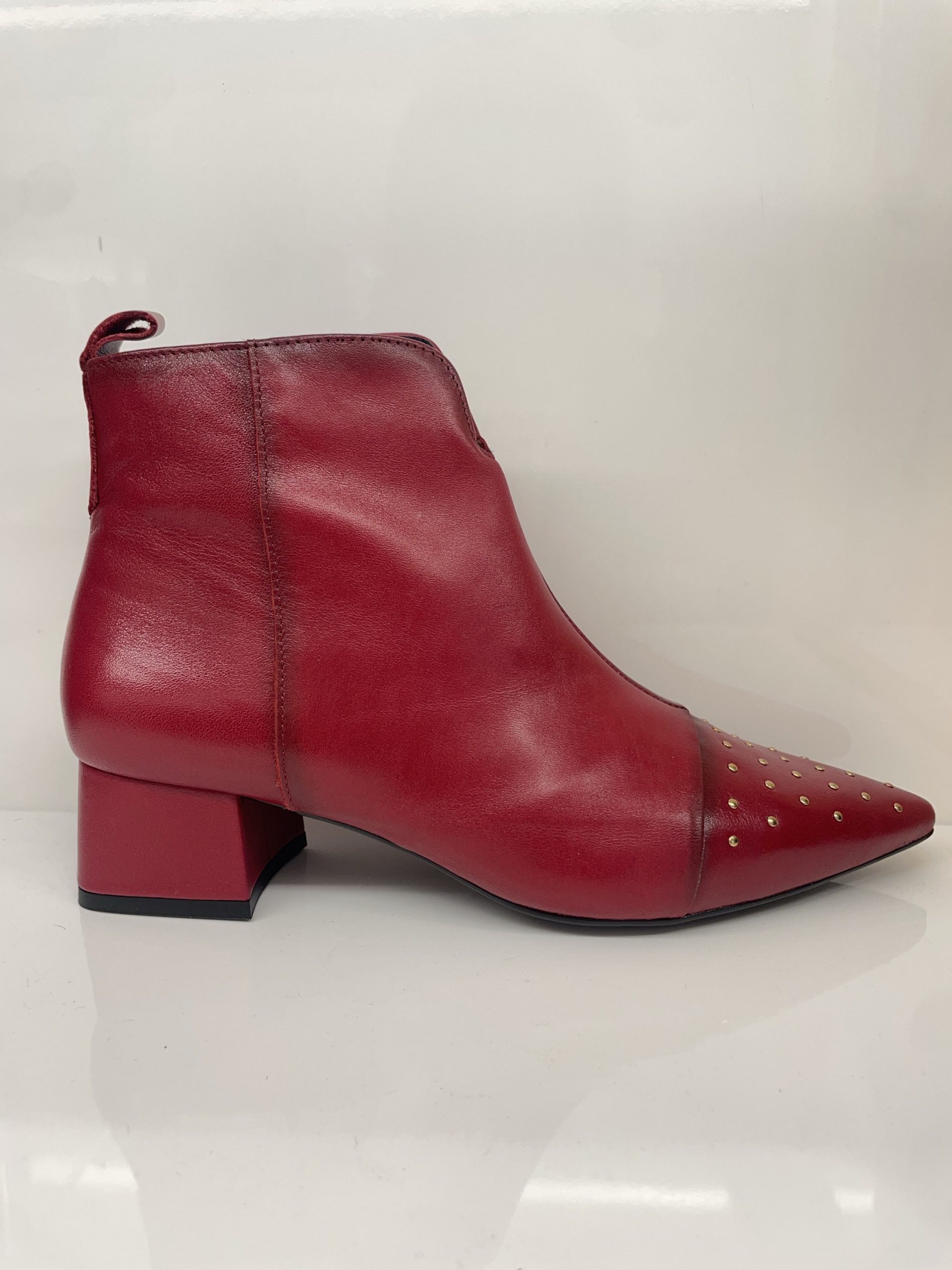 Desiree RABAT13 Botin microtachas y tacon forrado NICK ROJO