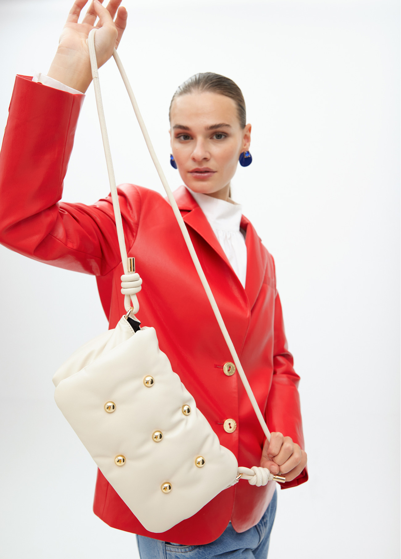 LOLA CASADEMUNT LF2504074 Bandolera acolchada efecto piel con tachas redondas XL CRUDO - Imagen 3