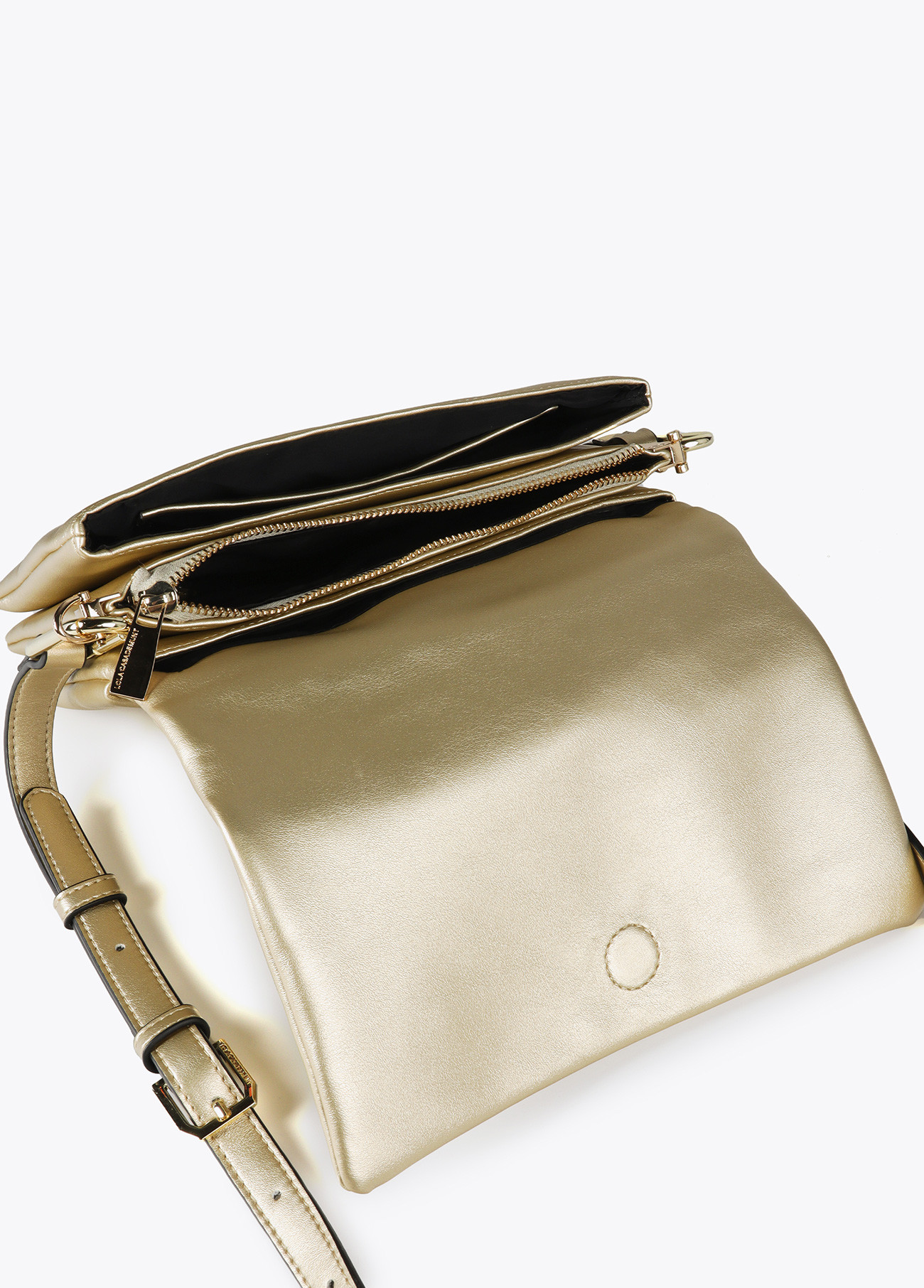 LOLA CASADEMUNT LF2504003 Bandolera efecto piel con tres compartimentos y solapa. DORADO - Imagen 2