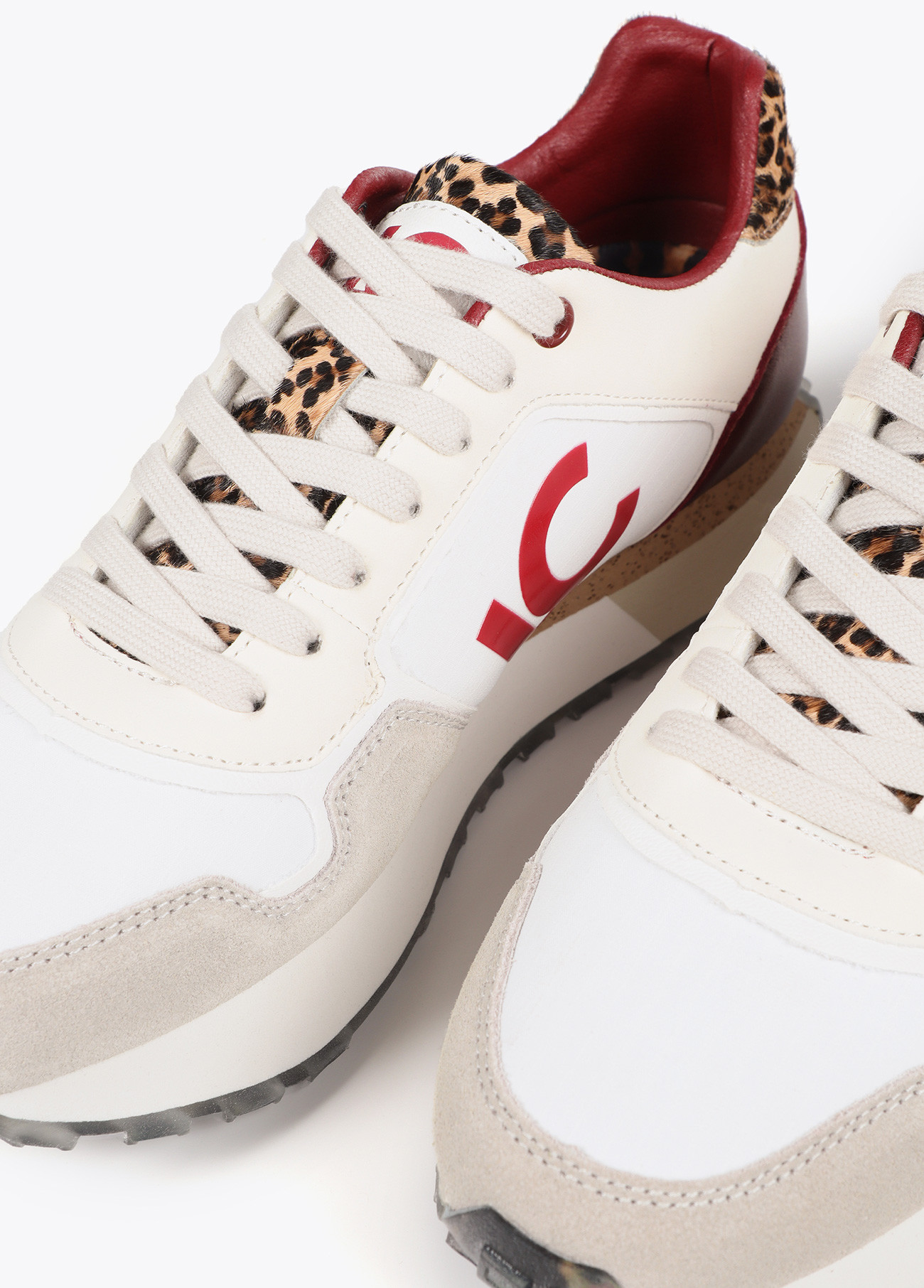 LOLA CASADEMUNT LF2505001 Deportiva con suela personalizada y estampado animal y detalles en piel GRIS - Imagen 4