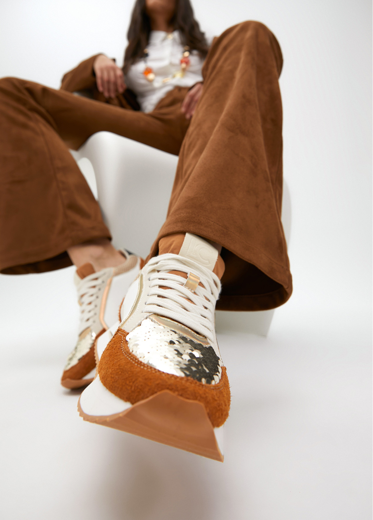 LOLA CASADEMUNT LF2505009 Deportiva con suela de diferentes texturas y detalles en piel MARRON - Imagen 4