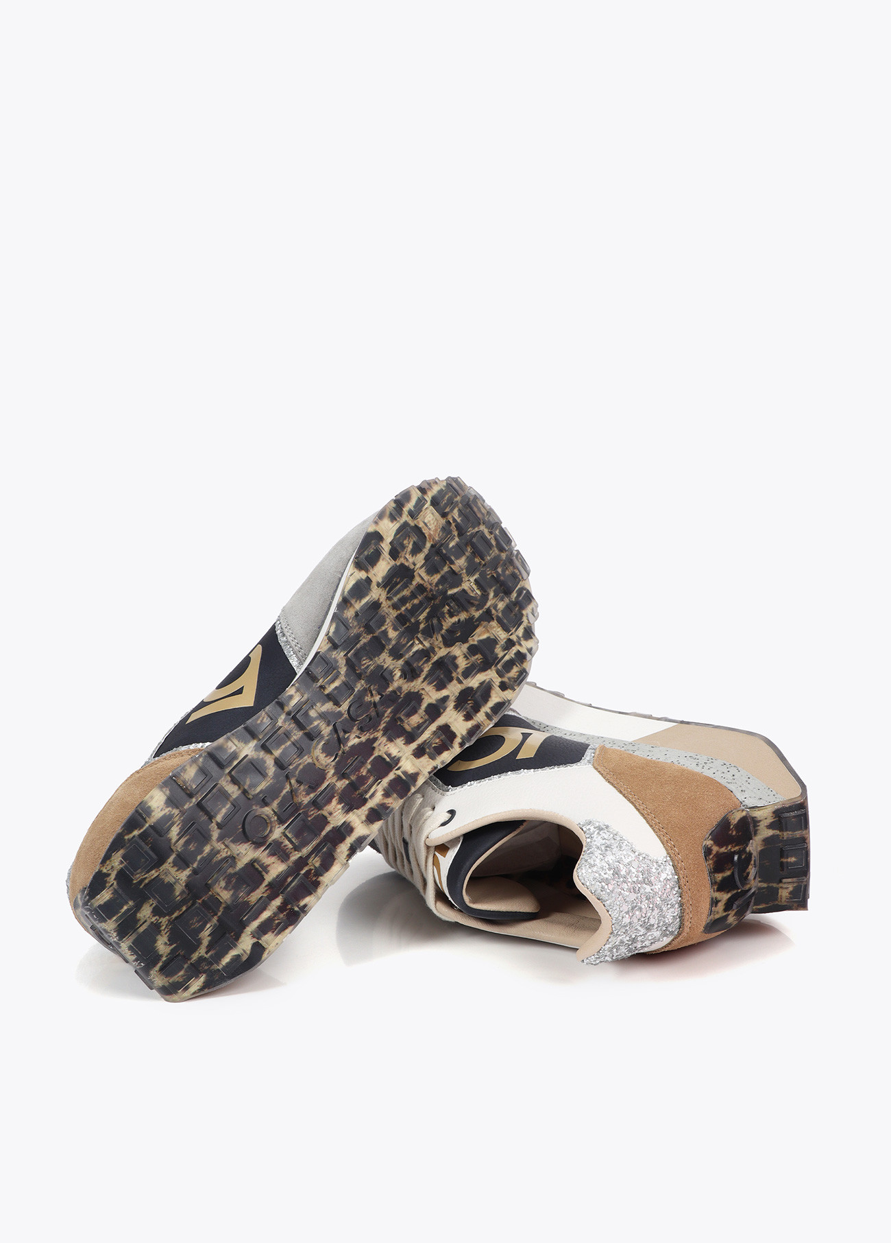 LOLA CASADEMUNT LF2505003 Deportiva con suela personalizada y estampado animal y detalles en piel GRIS OSCURO - Imagen 4