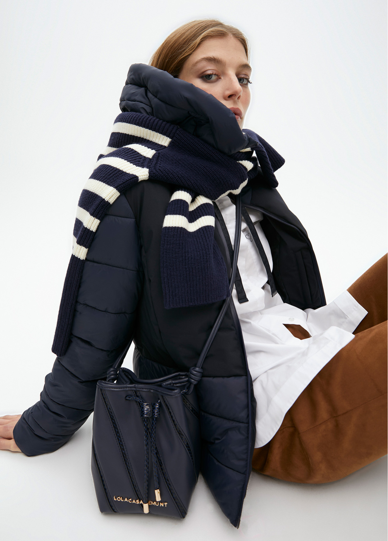 LOLA CASADEMUNT LF2504044 Bandolera judas piezas con detalles en efecto piel serpiente NAVY - Imagen 4