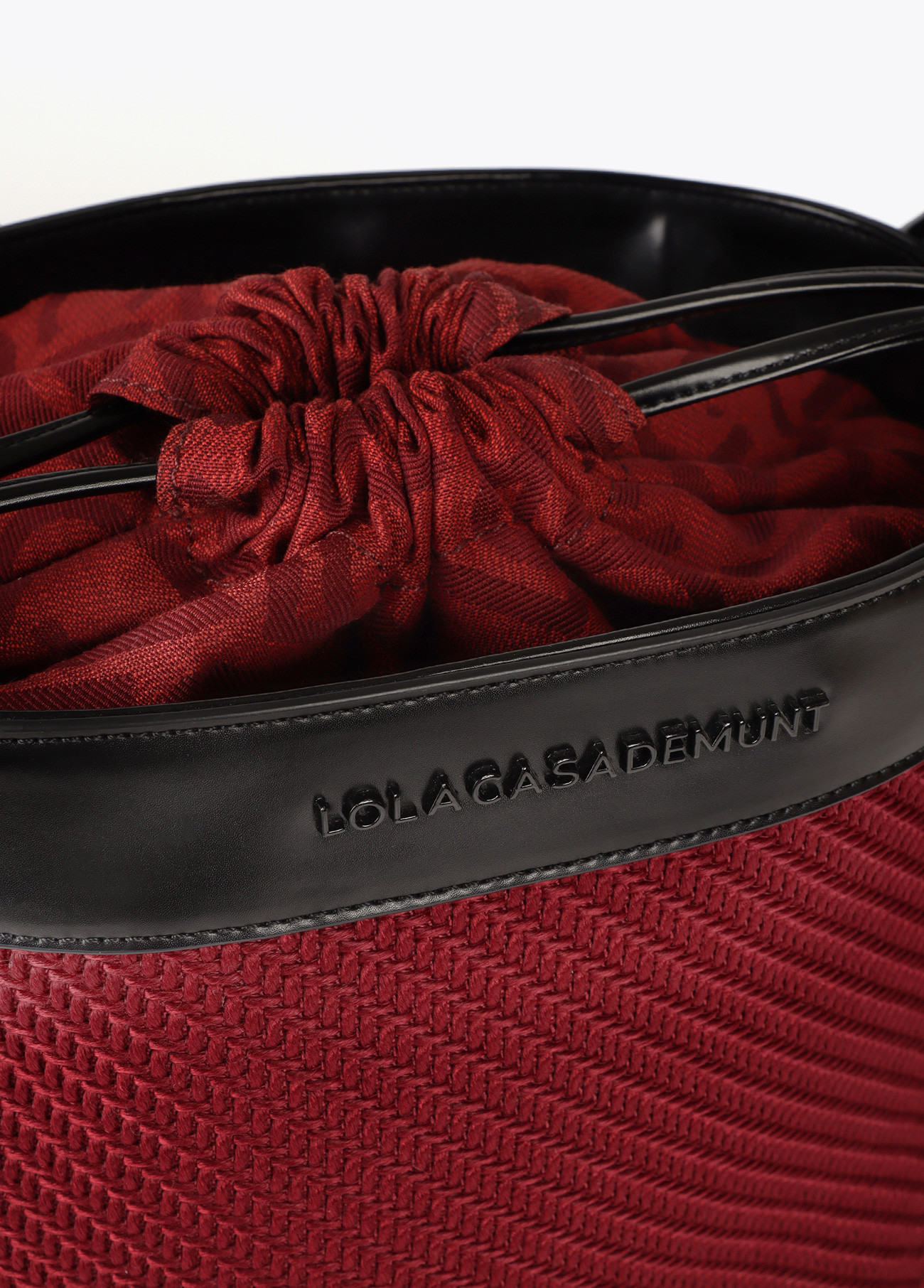 LOLA CASADEMUNT LF2504023 Bolso hobo combinado tejido y efecto piel BURDEOS - Imagen 2