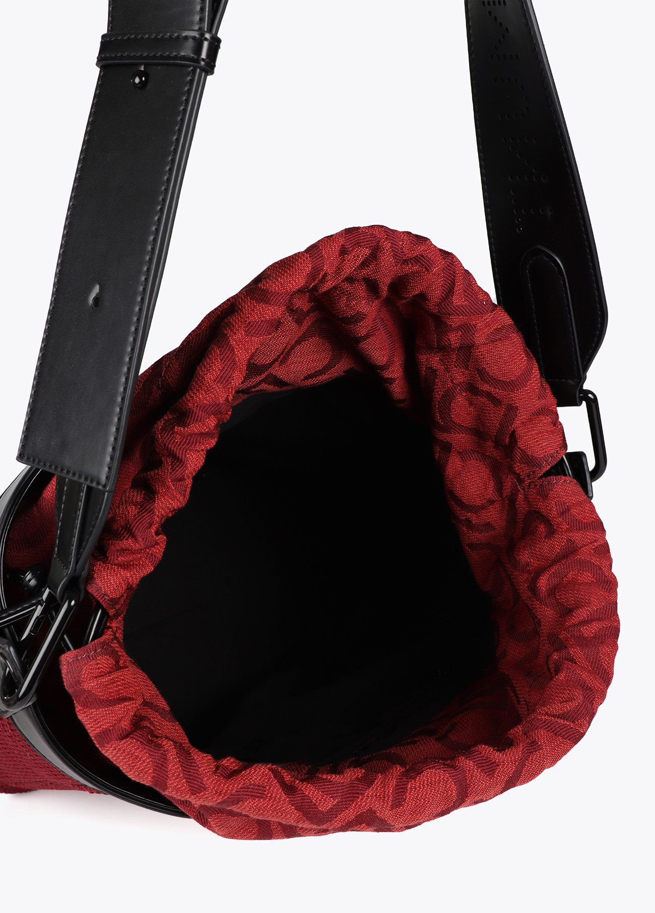 LOLA CASADEMUNT LF2504023 Bolso hobo combinado tejido y efecto piel BURDEOS - Imagen 3