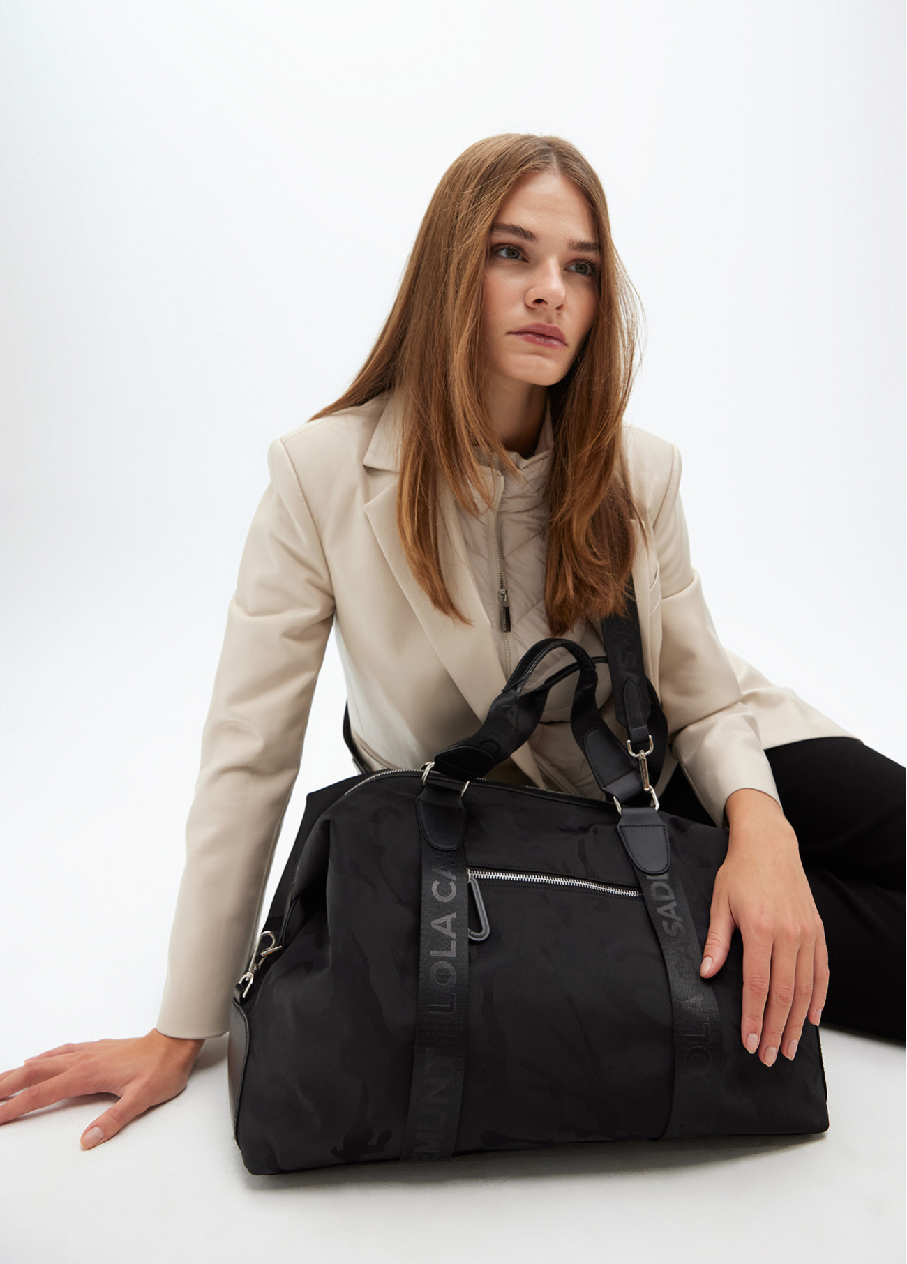 LOLA CASADEMUNT LF2504002 Weekend tejido nylon jaquard camuflaje al tono. NEGRO - Imagen 3