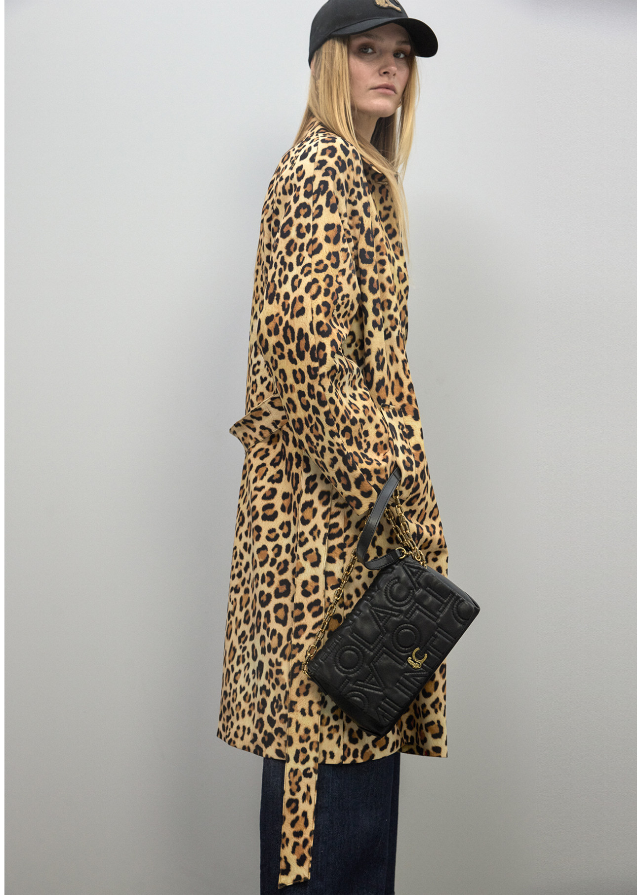 LOLA CASADEMUNT LS2604098 Bandolera con solapa pespunte logo NEGRO - Imagen 3