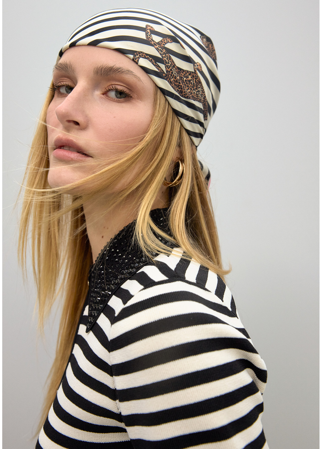 LOLA CASADEMUNT LS2607015 Pañuelo satinado con estampado combinado de rallas y leopardo NEGRO-MULTICOLOR - Imagen 2