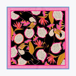 LOLA CASADEMUNT LS2607004 Pañuelo satinado con estampado tropical NEGRO-MULTICOLOR