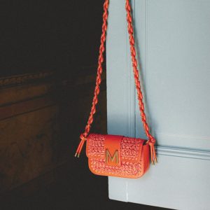 LOLA CASADEMUNT MS2604010 Bandolera combinada rafia y efecto piel CORAL