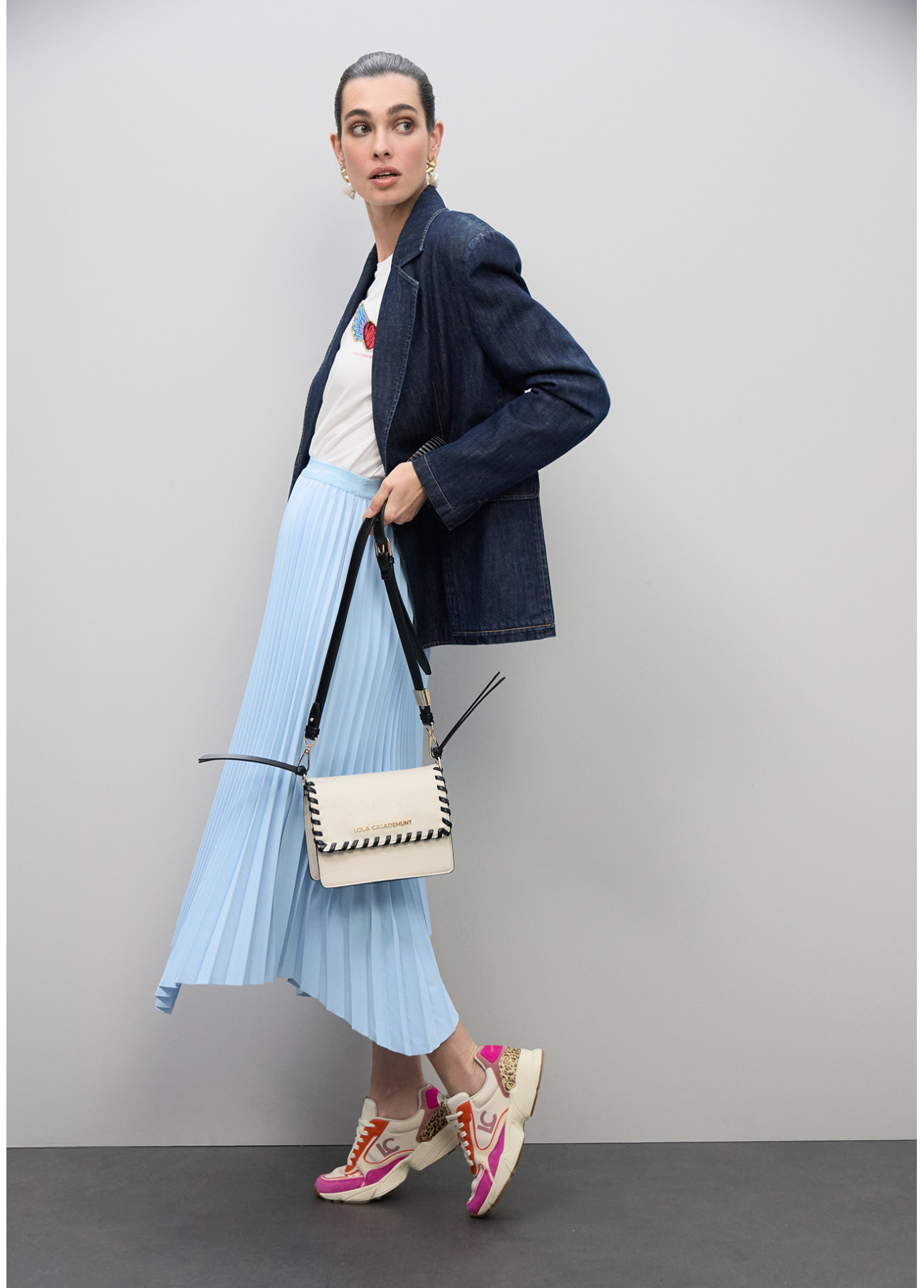 LOLA CASADEMUNT LS2604072 Bandolera con detalle trenzado a contraste NEGRO-CRUDO - Imagen 2