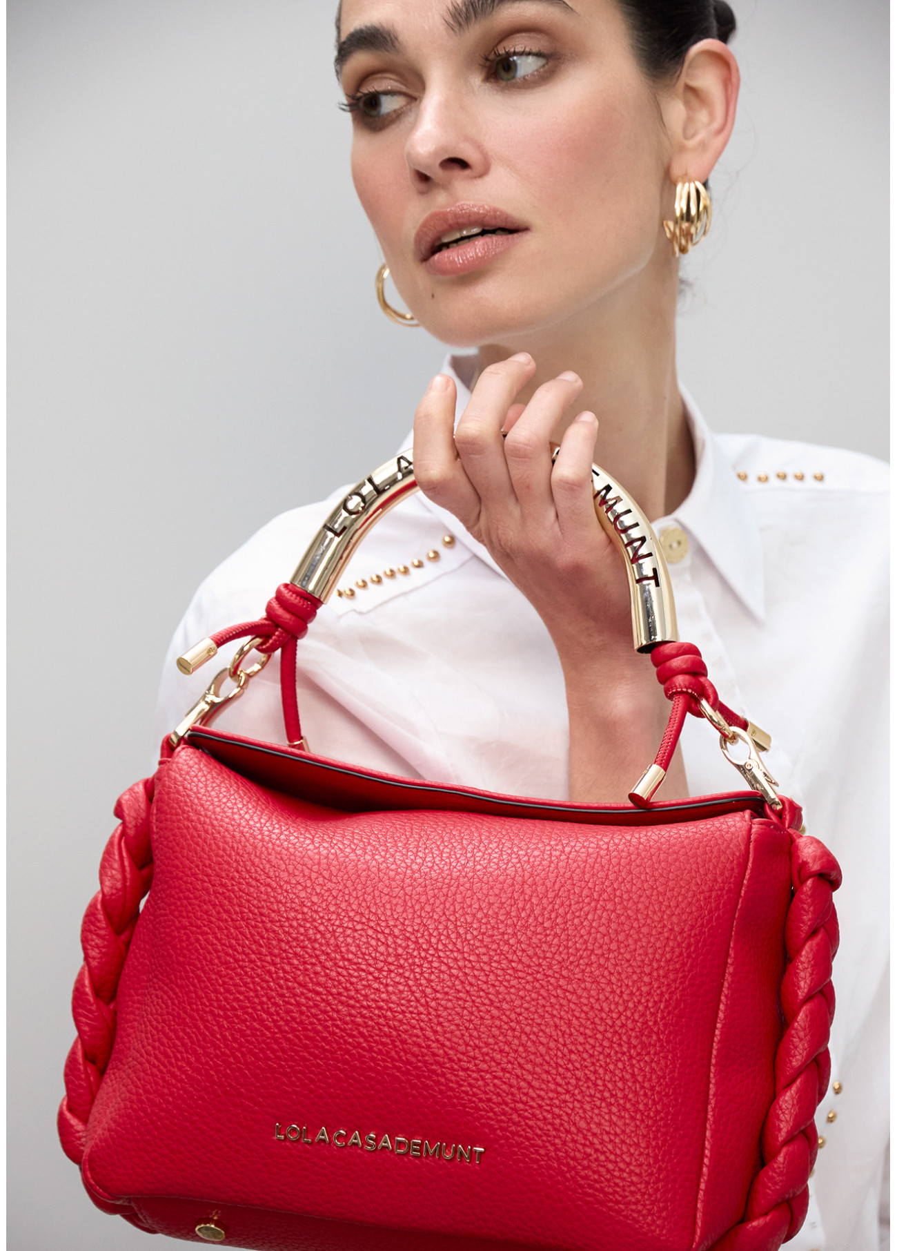 LOLA CASADEMUNT LS2604018 Bolso bandolera asa metálica troquelada ROJO - Imagen 2