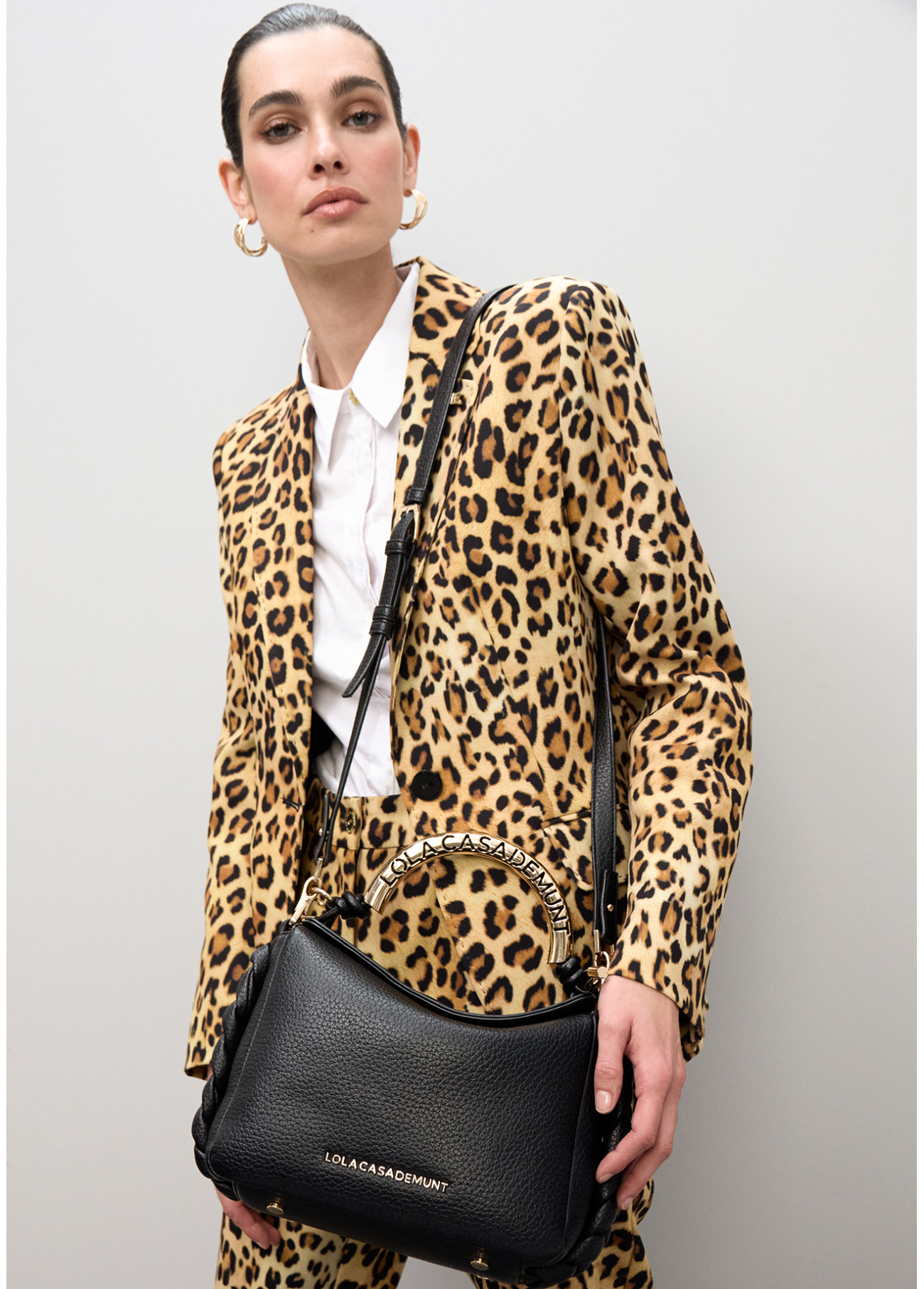 LOLA CASADEMUNT LS2604018 Bolso bandolera asa metálica troquelada NEGRO - Imagen 4