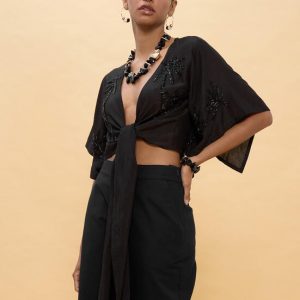 LOLA CASADEMUNT LS2615009 Blusa anudada con detalles a tono en pechera NEGRO