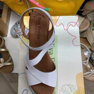 EVA FRUTOS 6899 VAQ. BLANCA