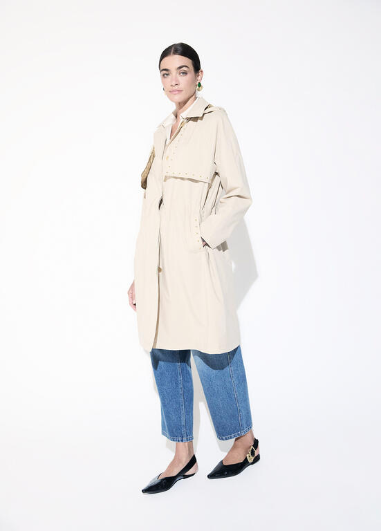 LOLA CASADEMUNT LF2601005 Trench con detalle tachas PIEDRA