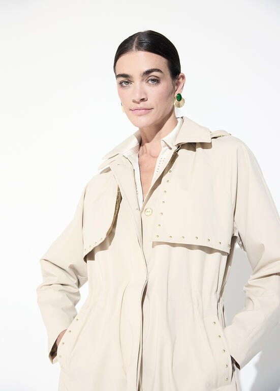 LOLA CASADEMUNT LF2601005 Trench con detalle tachas PIEDRA - Imagen 3