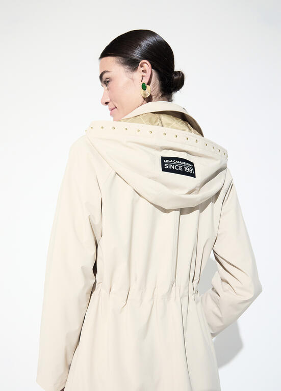 LOLA CASADEMUNT LF2601005 Trench con detalle tachas PIEDRA - Imagen 5