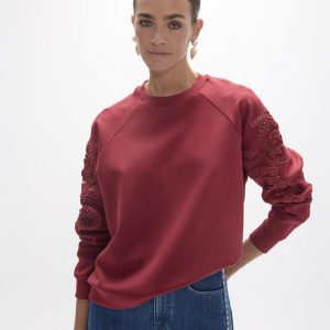 LOLA CASADEMUNT LF2611034 Sudadera manga raglan cuello caja bordado VINO